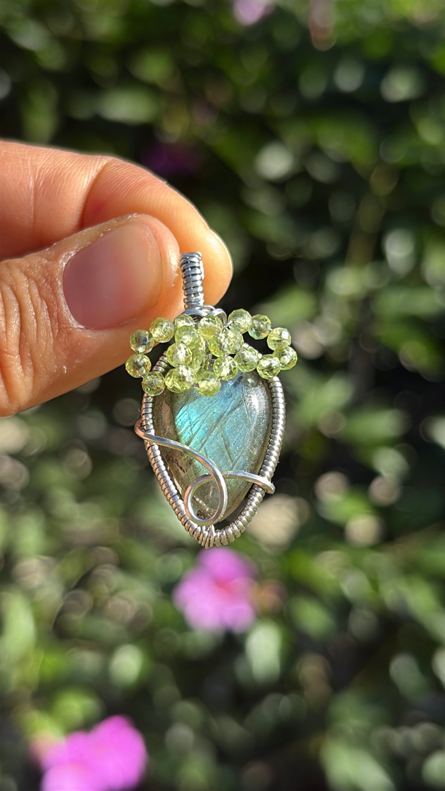 Blue Labradorite x Peridot Strawberry 🍓