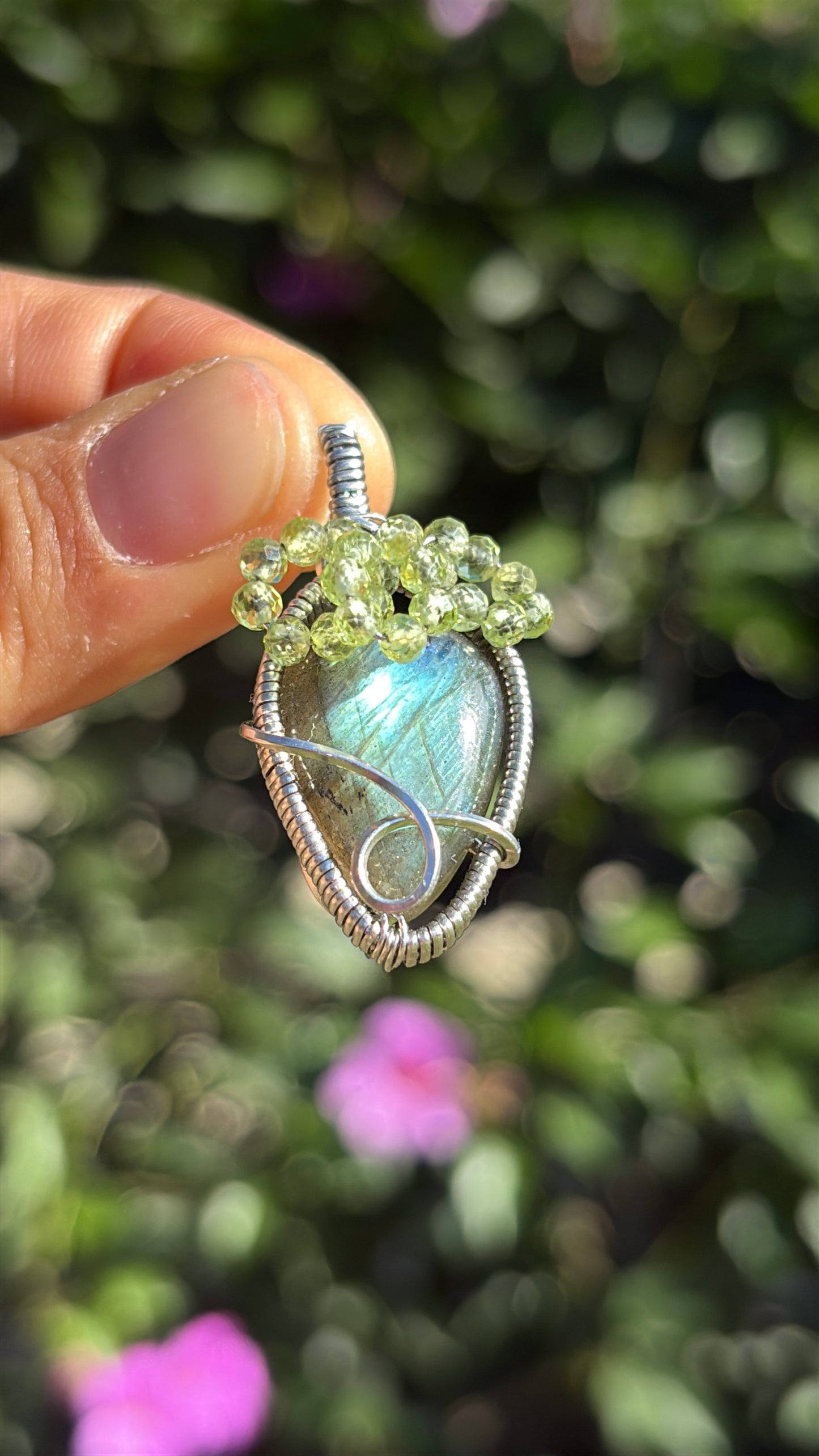 Blue Labradorite x Peridot Strawberry 🍓