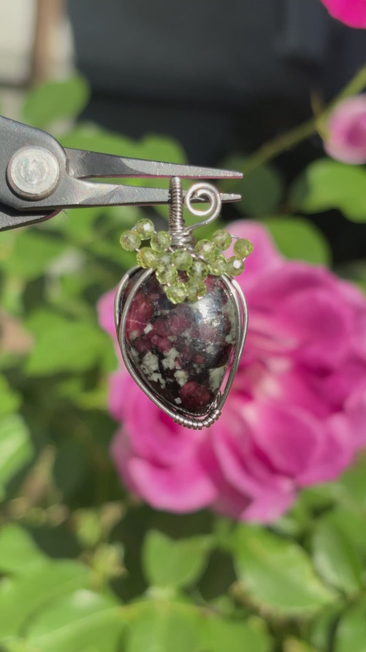 Eudialyte x Peridot Strawberry 🍓